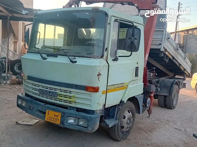 نيسان رافعه وصندوق قلاب
