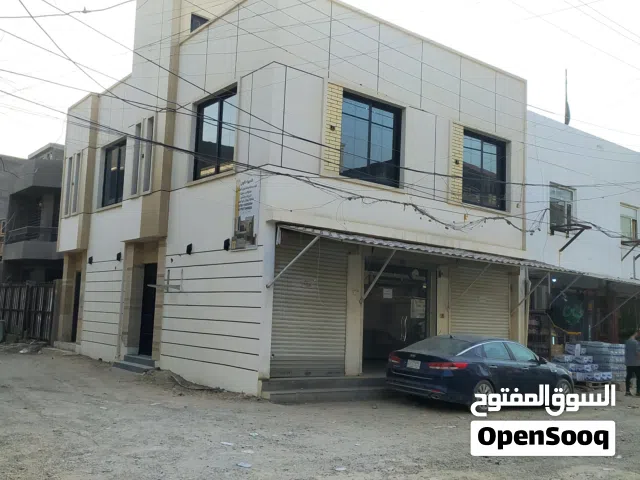 بناية تجارية على شارع نسائم النخيل التجاري في الدورة