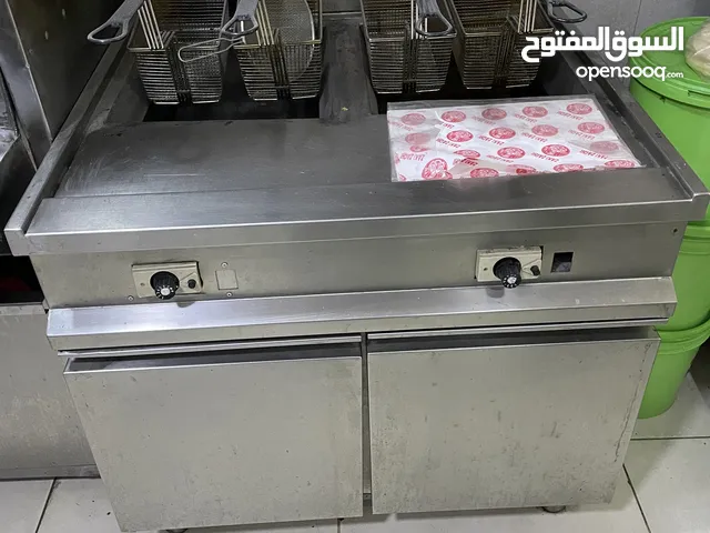 عده مطعم للبيع بحاله الجديد بسعر 1800