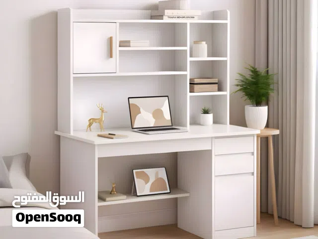 ميز مكتبي لدراسة او العمل مع المكتبة