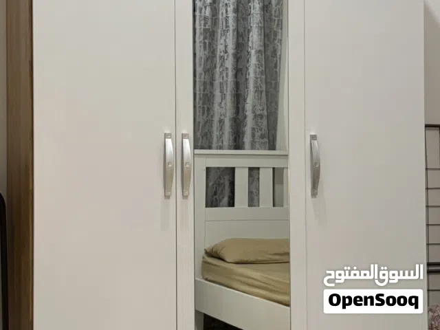 للبيع: غرفة نوم كاملة (هوم بوكس & إيكيا) استخدام شخص واحد لمدة سنة واحدة، والحالة جيدة جدًا.