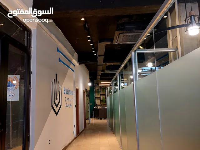 مكاتب تجارية فاخرة مؤثثة كاملة للايجار