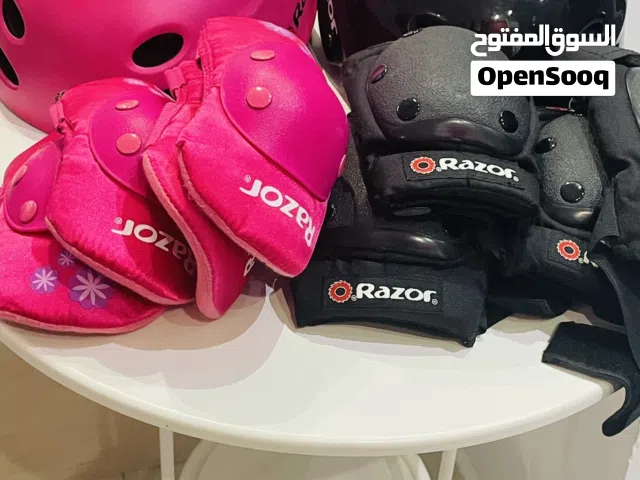 خوذة مع أطقم حماية للركبة والكوع