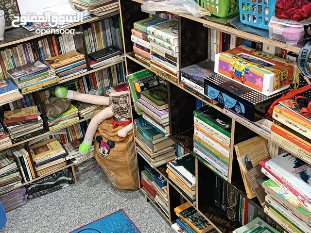 مكتبة خشبية