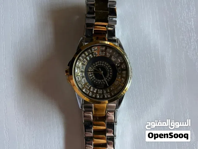 ساعه من ماركه fennci غير مستعمله ابدا لسا لزقتها عليها