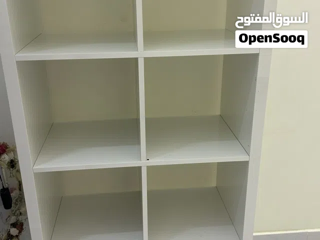 رفوف IKEA KALLAX بحالة جيدة جدًا ونظيفة