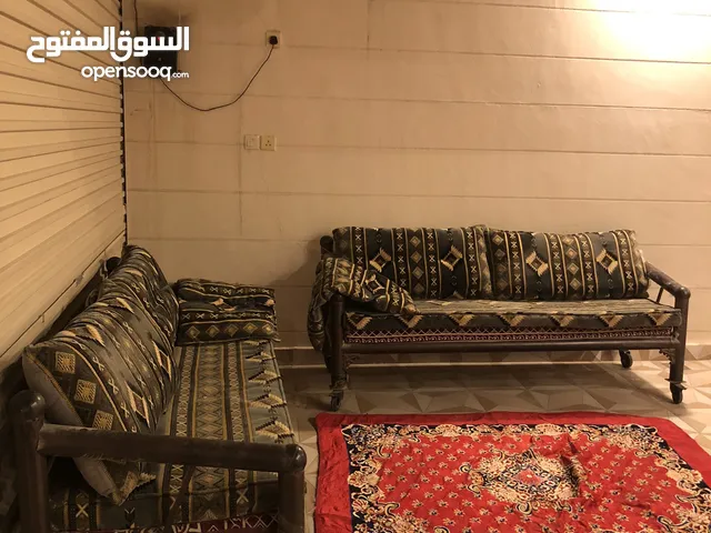 عدد اثنين كرسي حديد جلسة خارجية بحاله ممتازة