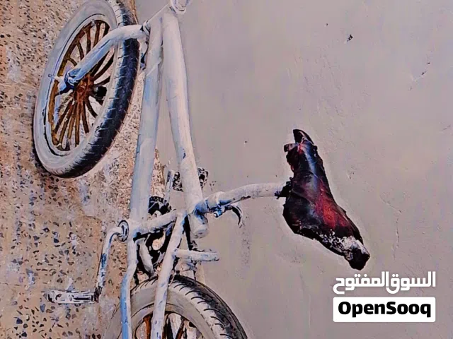 سيكل كبراء مستعمل نضيف السعر، خمسه وثلثين الف ريال يمني السعر بي السعودي، ميتين وخمسين سعودي