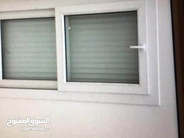 روشن بي في سي. واضح في الصور مخدوم في شركة التقدم