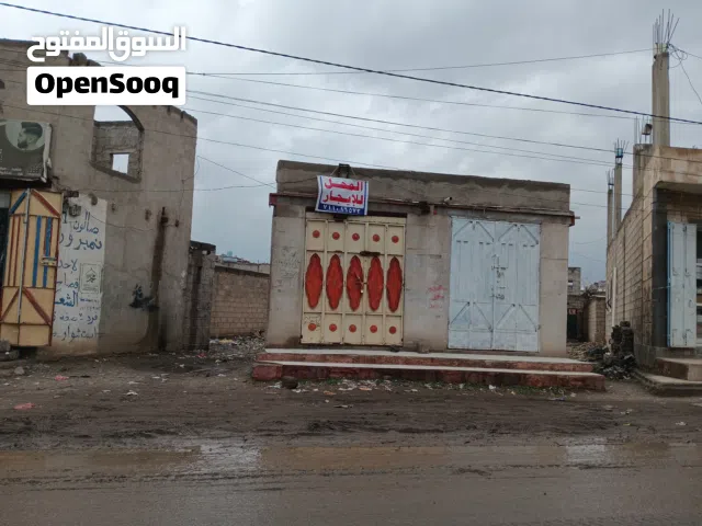 2 دكاكين للإيجار  جدر - طريق العميري  إيجار الفتحة 30 ألف