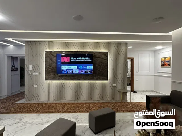 شقة كبيرة حديثة مفروشة للبيع في موقع حيوي وممتاز