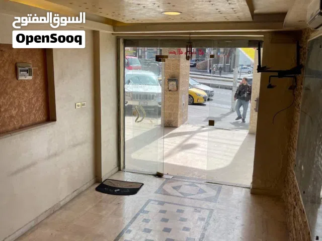 محل تجاري للبيع تمليك  استثماري نهايه شارع الجامعه الاردنيه
