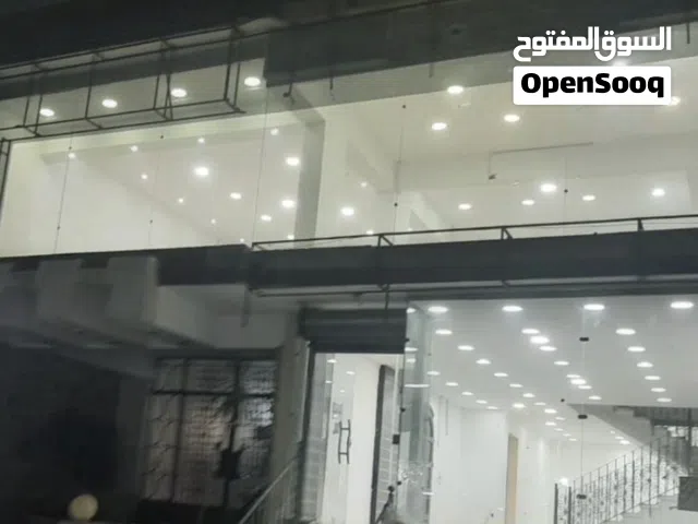 معرض تجارى بقلب السوق التجارى بالنزهة الجديدة 1