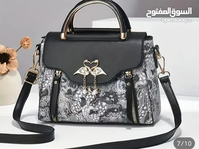 handbags Ladies Black color bast quality strong good looking