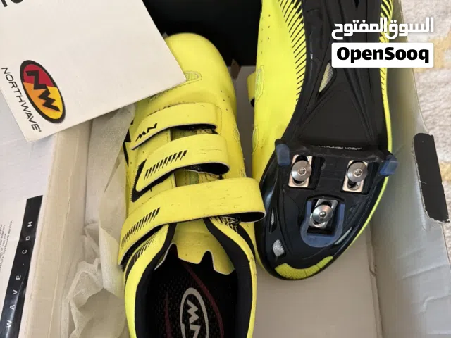 حذاء دراجة هوائية مستعمل يوم واحد فقط