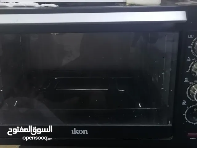 Ikon oven with glass tray