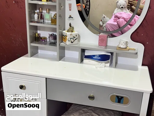 ميز مراية نضيف جدا