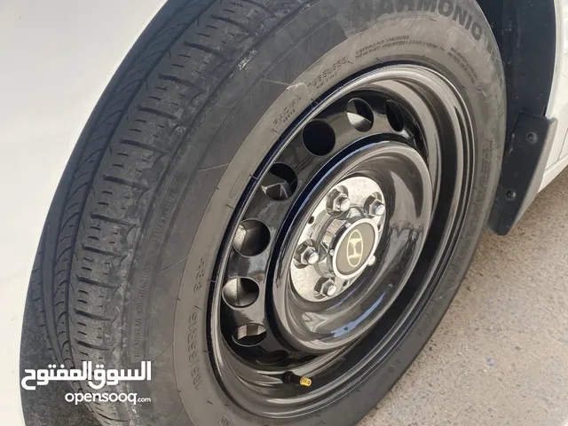 رنكات هنه وتايراتهن ثنين نضيفات وثنين نص هسه مصبوغات 160