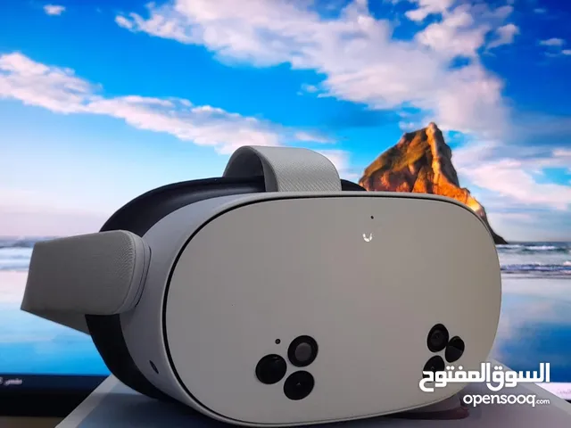 نظارة Meta Quest 3S شبه جديدة مع ضمان سنتين نظارة استخدام خفيف تقريباً ثلاث أسابيع، ونظيفة ......