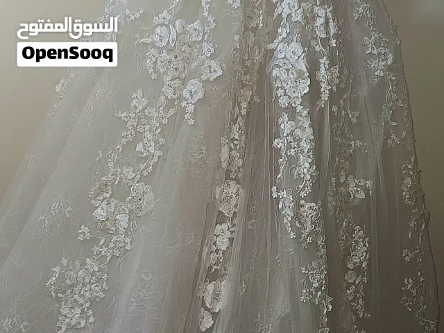 بدلات للبيع أحجام وقصات مختلفه يوجد 13 وحده ما فيهم أي مزع أو ثقوب بس بحاجه داريكلين فقط