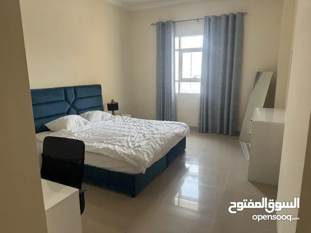 استأجر سنويا علي 4 شيكات غرفه وصاله مساحه واسعه وايجار لقطه شامل جميع الفواتير والخدمات