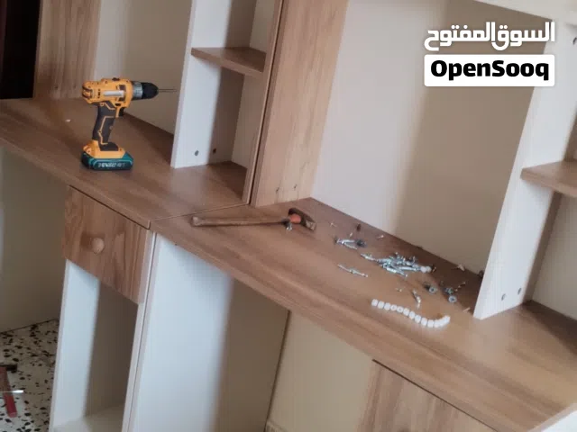 فني تركيب وصيانة الاثاث ونقل بجميع انواعه