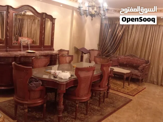 يوجد لدينا شقق بجميع مناطق المعادي وشقق فندقيه علي النيل مباشر صف اول وثاني وشقق للمغتربين شهري ويوم