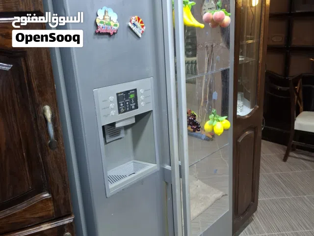 ثلاجة LG بابين للبيع بحاله جيدة جدا