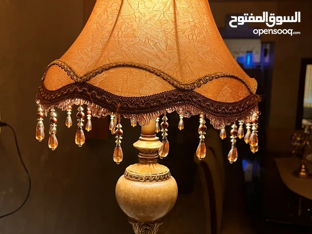 تيبل لامب شبه جديد بحجم كبير للبيع عدد 2