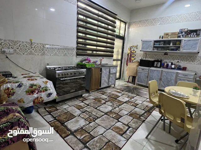 200m2 2 Bedrooms Townhouse for Sale in Basra Yaseen Khrebit