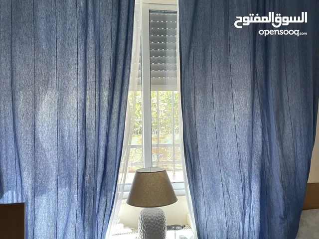 ستائر وحواملها صناعة اجنبية شبه جديدة للبيع باسعار مختلفة