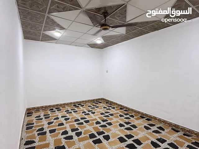 بيت بموقع تجاري للأيجار