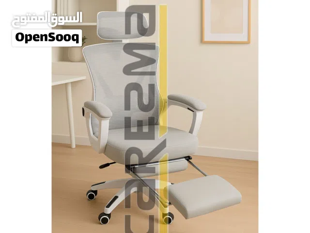 A Z2 MANAGER WITH FOOT REST CHAIR GRAY AND WHITE MMD2
