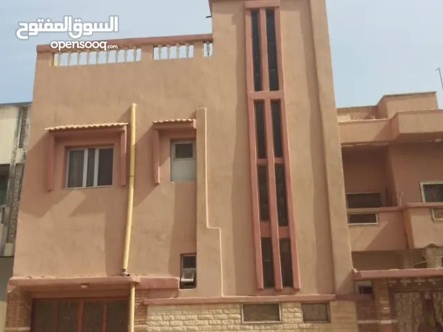 230 m2 More than 6 bedrooms Townhouse for Sale in Tripoli Edraibi