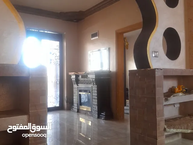 220 m2 4 Bedrooms Townhouse for Sale in Zarqa Hay Al Jundi