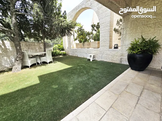 جبل عمان شقة طابقية من ضمن فيلا مع حديقة وكراج خاص