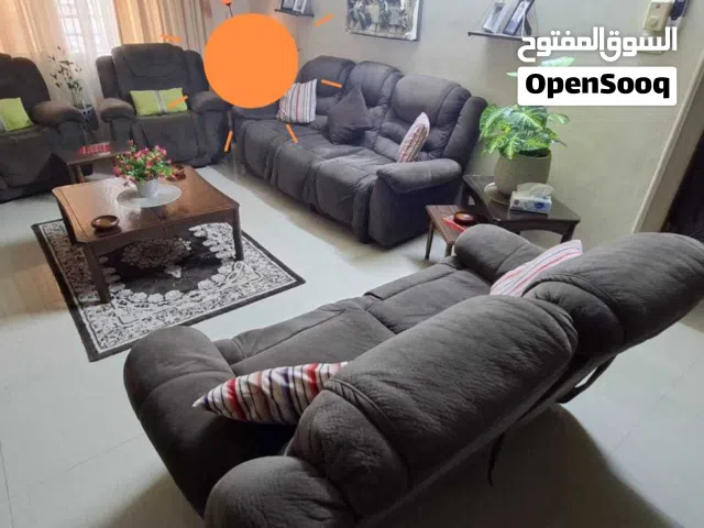 للبيع طقم كنب7 مقاعد ريكلاينر بحالة ممتازة