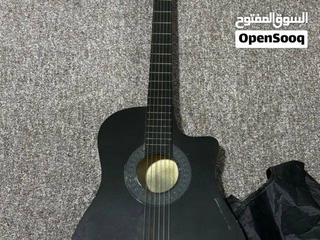 جيتار جديد ممتاز للبيع مع شنته ظهر و ريشة