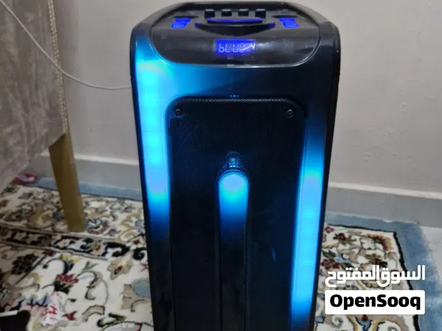 مكبر صوت منزلي وحفلات (Boombox VLTAVA) بحالة ممتازة وصوت جبار مع إضاءة RGB