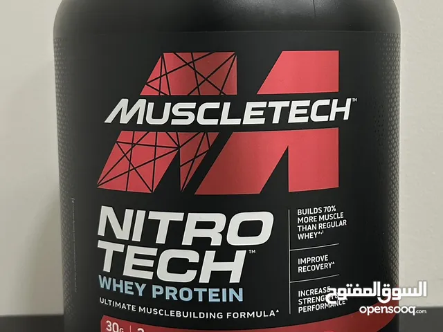بروتين باودر اصلي من شركة Muscletech بنكهة الفراولة الحجم الكبير