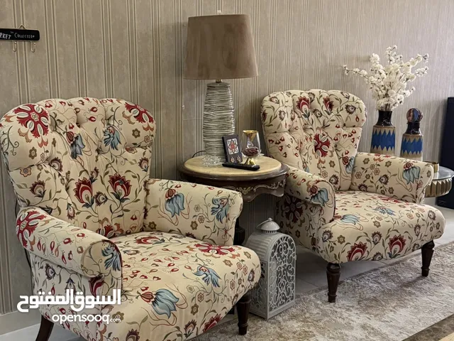 طقم كنب مستعمل بحالة جيدة جدا للبيع بسعر مغري طقم تركي موديل سنة الماضية