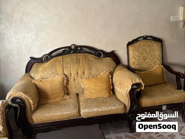 طقم كنب بحالة جيدة