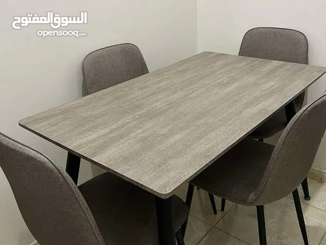 طاولة طعام