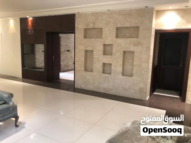 فيلا شبه مفروشة للإيجار في الرابية (V102)