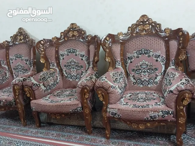 طقم عرفة ضيوف للبيع حفر خشب ثقيل بحالة جيد جدا