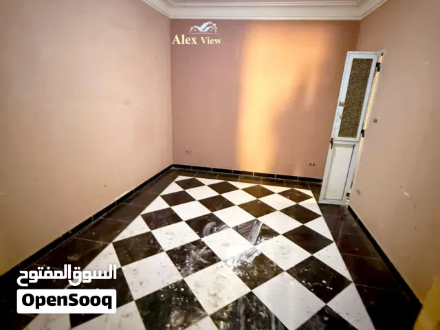 للبيع شقه مرخصه 4 غرف في سيدي بشر قبلي علي المترو  بجوار حلواني ابو عمر