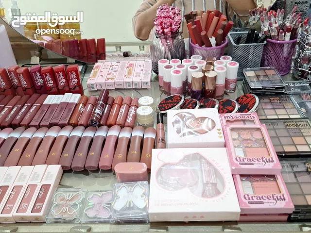 جميع انواع الميك اب تصفية/ هدية مع كل طلب