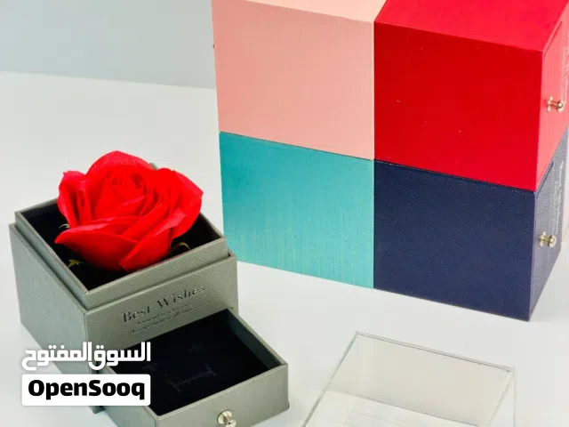 علبة الوردة المميزة مع جرار للسنسال