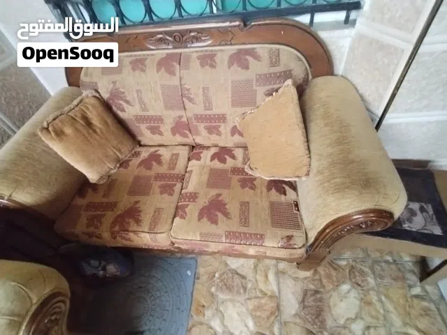 كنب مستعمل نظيف جدا مع خزانه مستعمل
