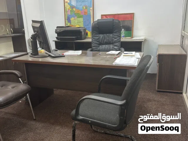 مكتب للإيجار بمساحة 3*4 م. داخل   شقة مكتبيه  بالحسابات العسكرية. الطابق الثاني.  مدخل خاص